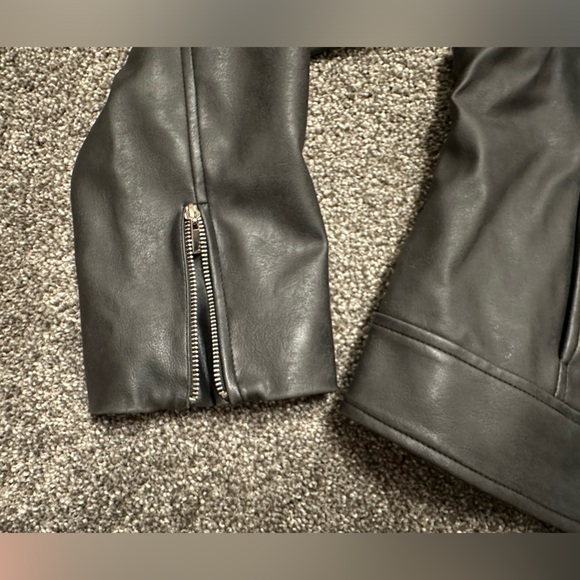 Faux Leather Jacket Size Large - Picture 5 of 9